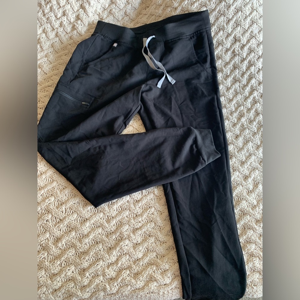 Zamora jogger figs scrub pants size medium tall! NWT.